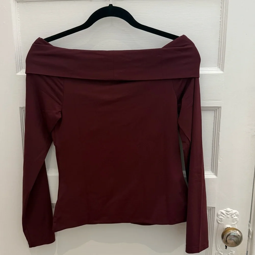 Aritzia Contour Twist Off-shoulder Longsleeve, in Sumac Burgundy, Size L - Picture 6 of 7